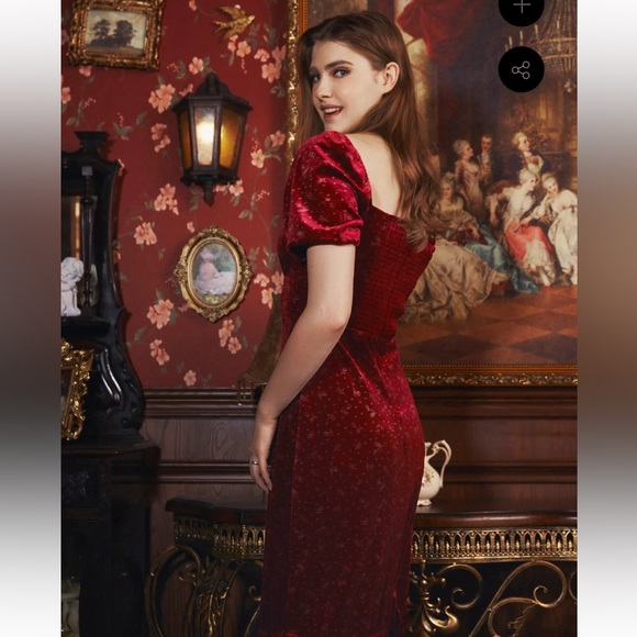 Lait Collection 🌹 Riley Front Slit Velvet Midi Dress ♥️ - Picture 5 of 5